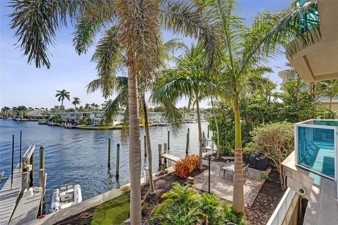 En Venta: $1,745,000 (2 camas, 2 baños, 2394 Pies cuadrados)