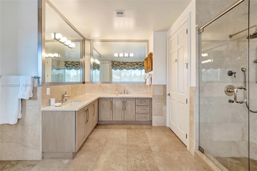 En Venta: $1,745,000 (2 camas, 2 baños, 2394 Pies cuadrados)