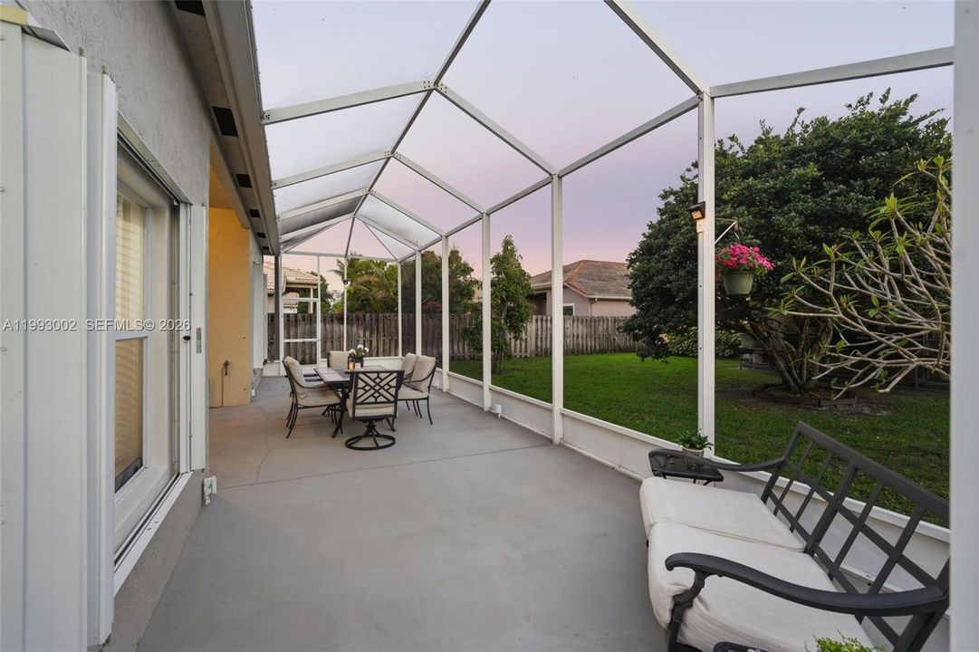 Vendido Recientemente: $780,000 (4 camas, 3 baños, 2082 Pies cuadrados)