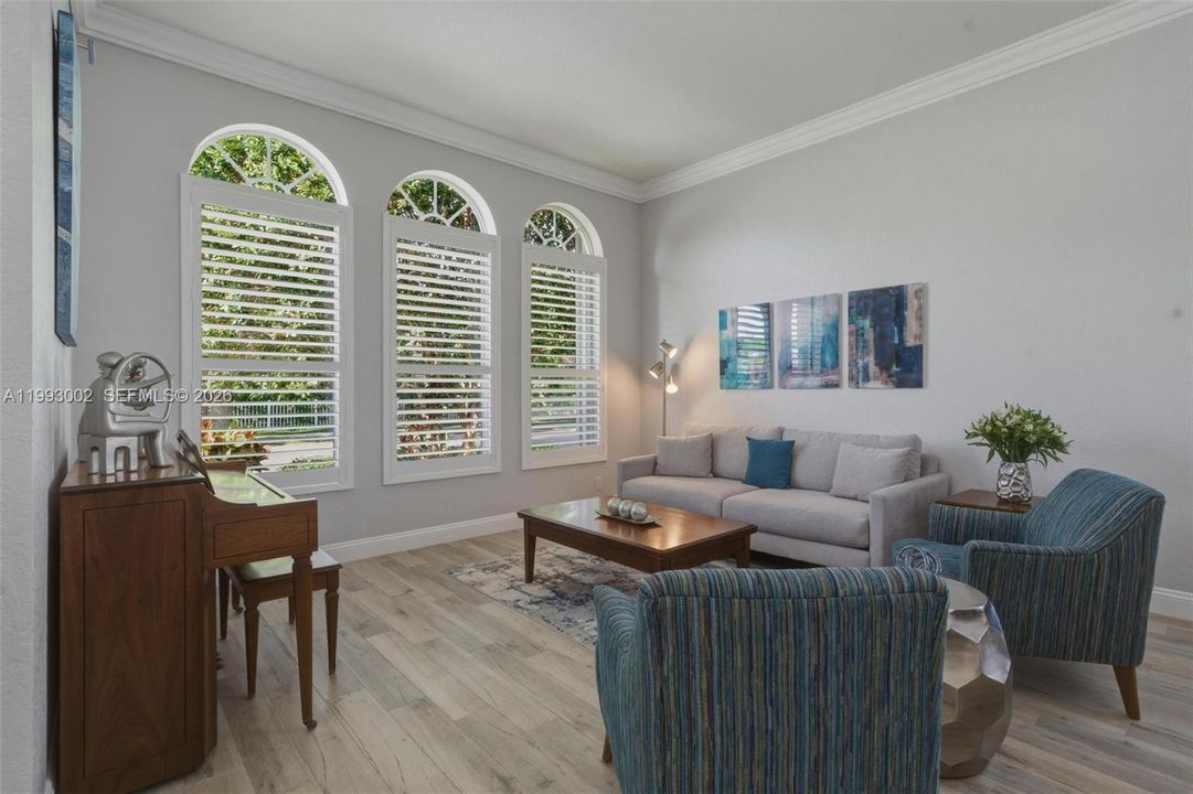 Vendido Recientemente: $780,000 (4 camas, 3 baños, 2082 Pies cuadrados)