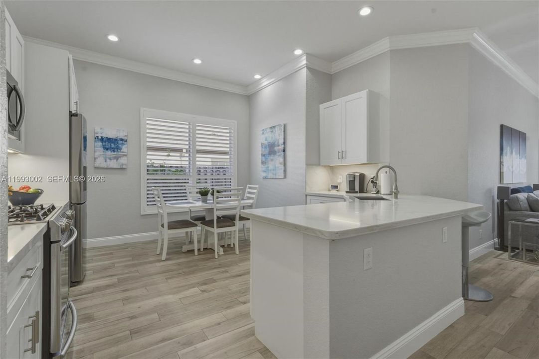 Vendido Recientemente: $780,000 (4 camas, 3 baños, 2082 Pies cuadrados)
