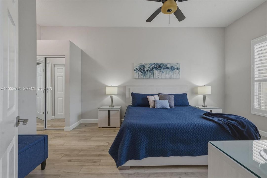 Vendido Recientemente: $780,000 (4 camas, 3 baños, 2082 Pies cuadrados)
