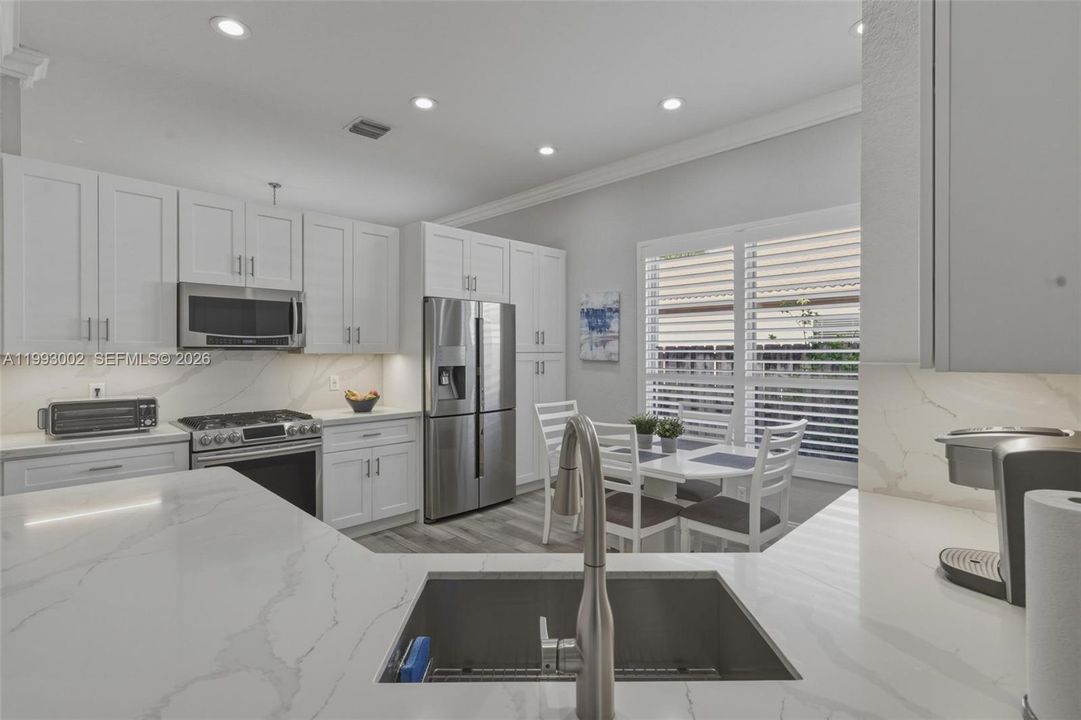 Vendido Recientemente: $780,000 (4 camas, 3 baños, 2082 Pies cuadrados)