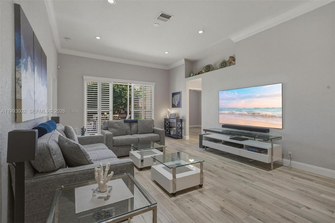 Vendido Recientemente: $780,000 (4 camas, 3 baños, 2082 Pies cuadrados)