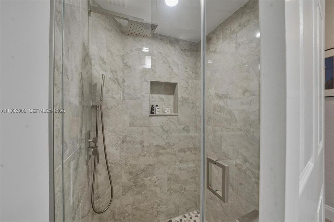 Vendido Recientemente: $780,000 (4 camas, 3 baños, 2082 Pies cuadrados)