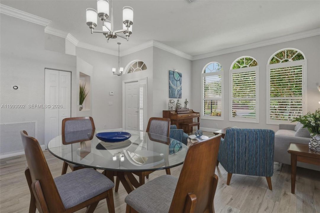 Vendido Recientemente: $780,000 (4 camas, 3 baños, 2082 Pies cuadrados)