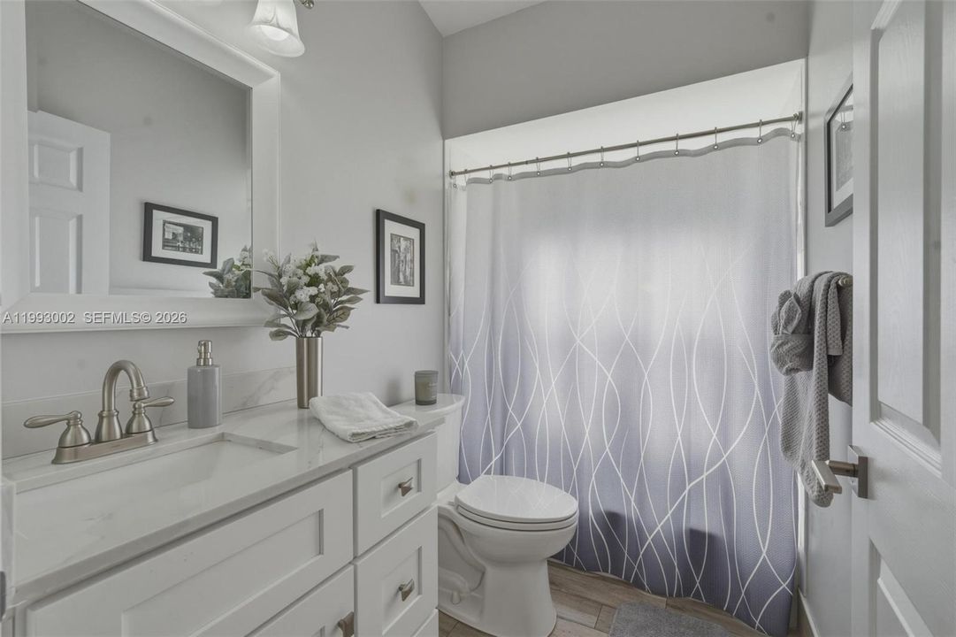Vendido Recientemente: $780,000 (4 camas, 3 baños, 2082 Pies cuadrados)