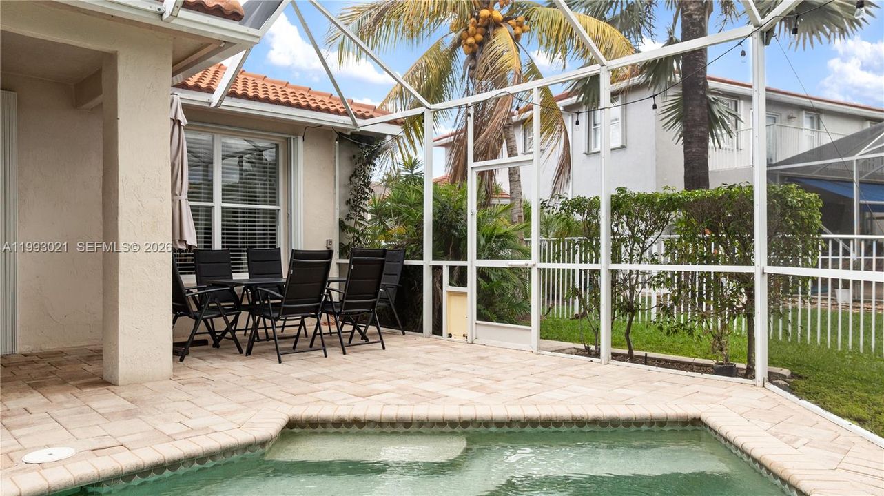 Activo con contrato: $970,000 (4 camas, 2 baños, 2541 Pies cuadrados)