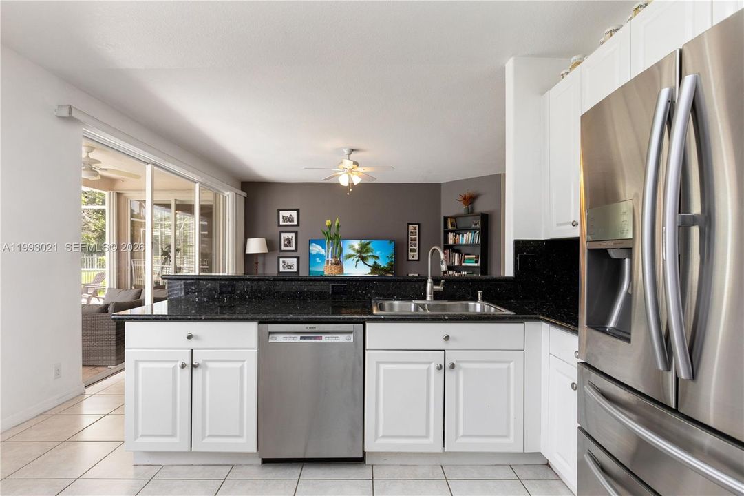 Activo con contrato: $970,000 (4 camas, 2 baños, 2541 Pies cuadrados)