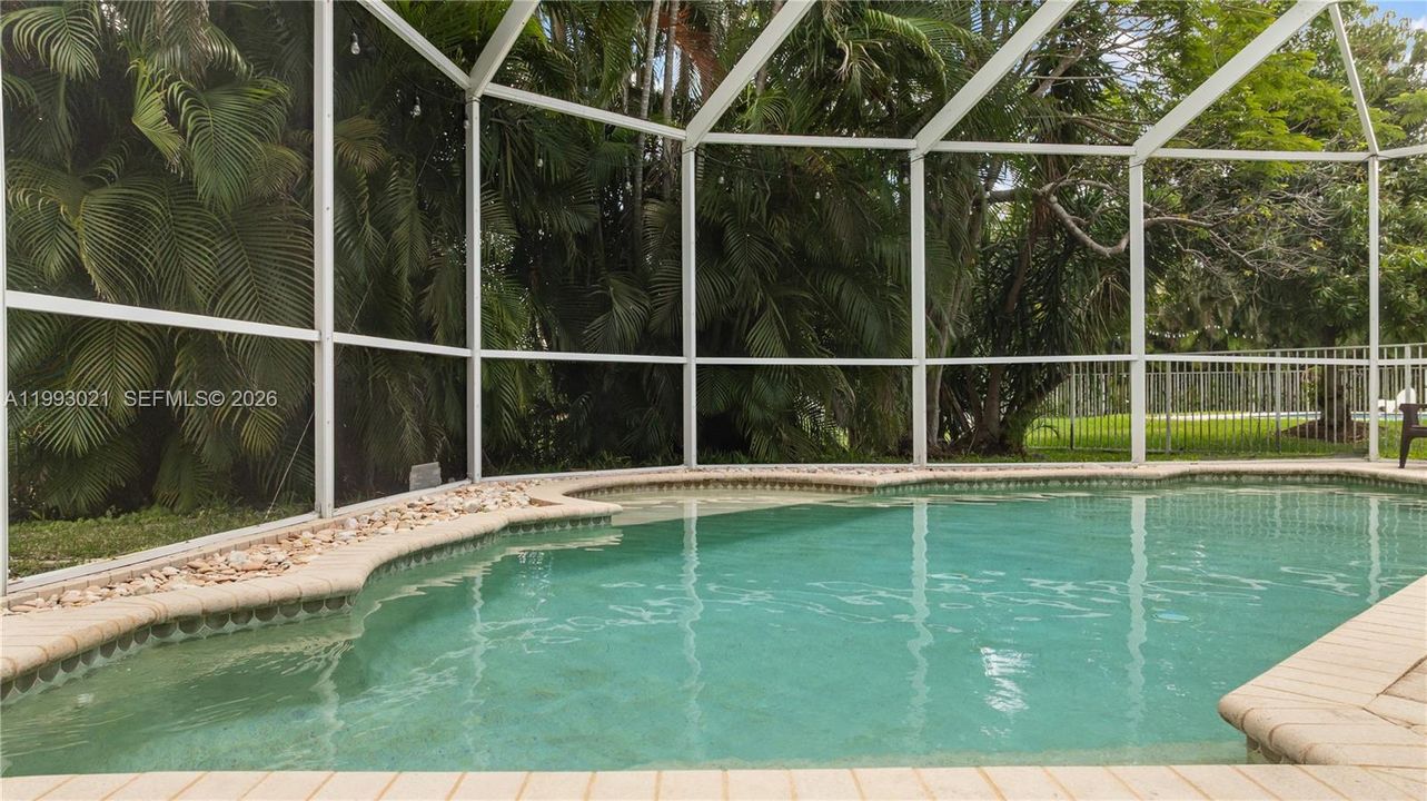 Activo con contrato: $970,000 (4 camas, 2 baños, 2541 Pies cuadrados)