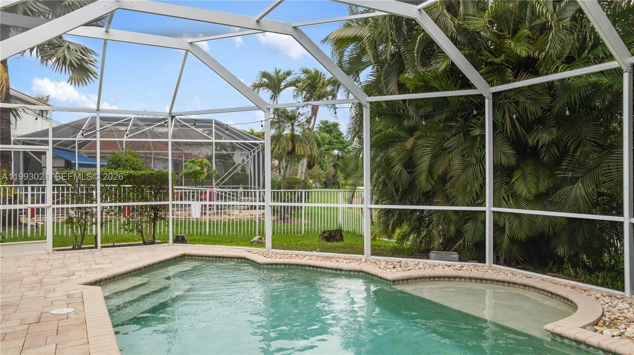 Activo con contrato: $970,000 (4 camas, 2 baños, 2541 Pies cuadrados)