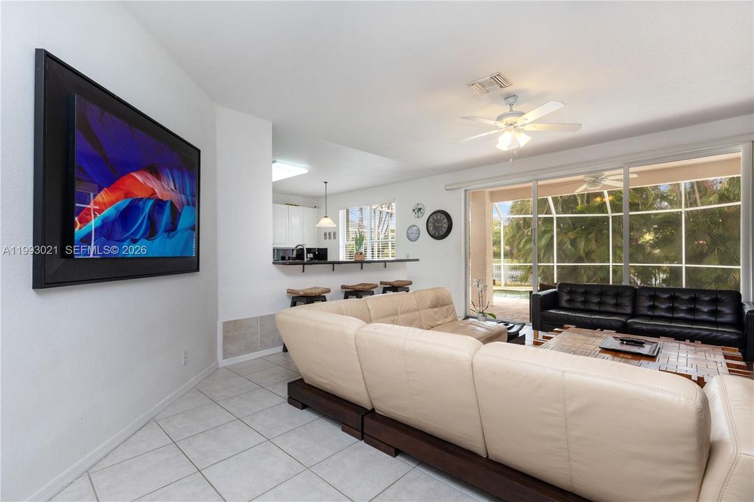 Activo con contrato: $970,000 (4 camas, 2 baños, 2541 Pies cuadrados)