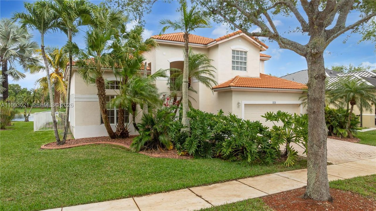Activo con contrato: $970,000 (4 camas, 2 baños, 2541 Pies cuadrados)