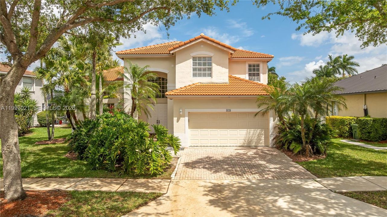 Activo con contrato: $970,000 (4 camas, 2 baños, 2541 Pies cuadrados)