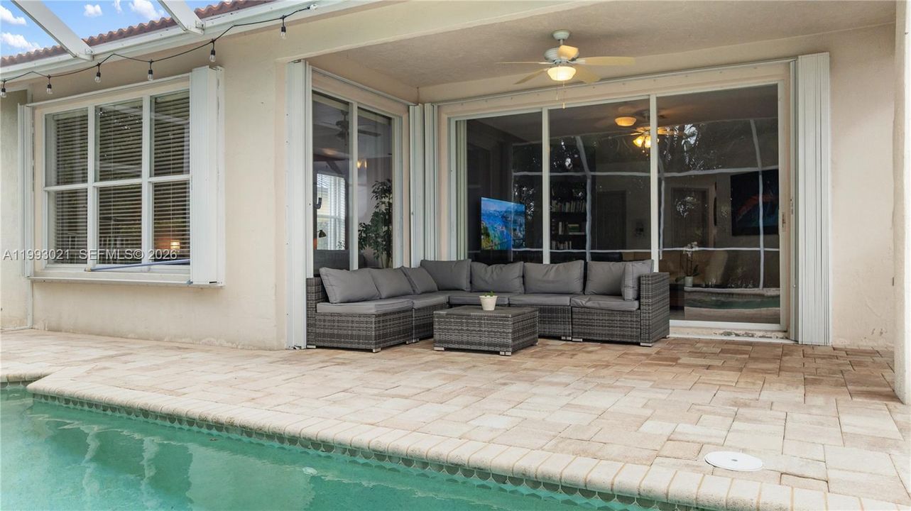 Activo con contrato: $970,000 (4 camas, 2 baños, 2541 Pies cuadrados)