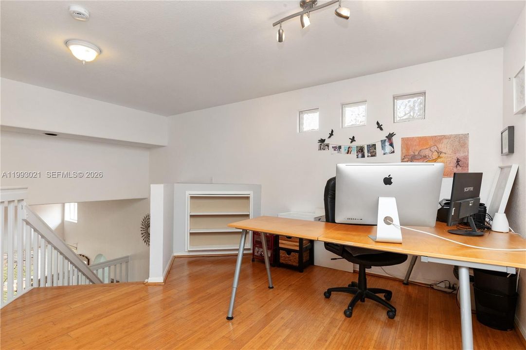 Activo con contrato: $970,000 (4 camas, 2 baños, 2541 Pies cuadrados)