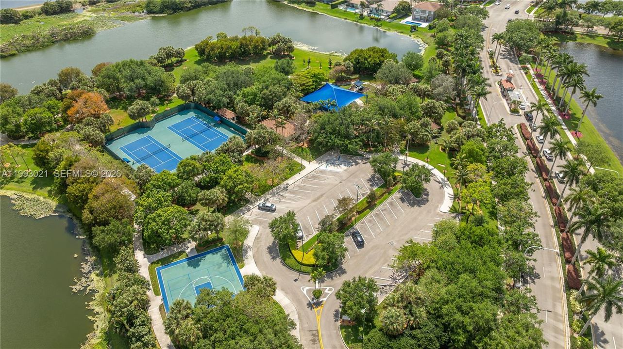 Activo con contrato: $970,000 (4 camas, 2 baños, 2541 Pies cuadrados)