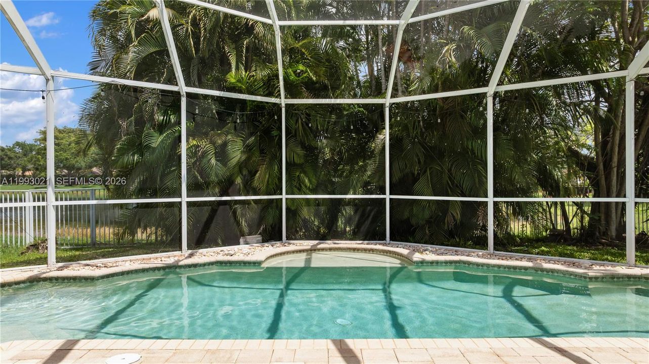 Activo con contrato: $970,000 (4 camas, 2 baños, 2541 Pies cuadrados)