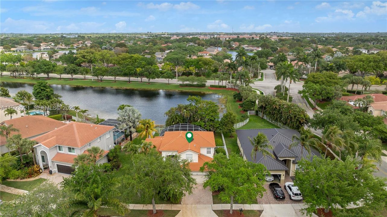Activo con contrato: $970,000 (4 camas, 2 baños, 2541 Pies cuadrados)