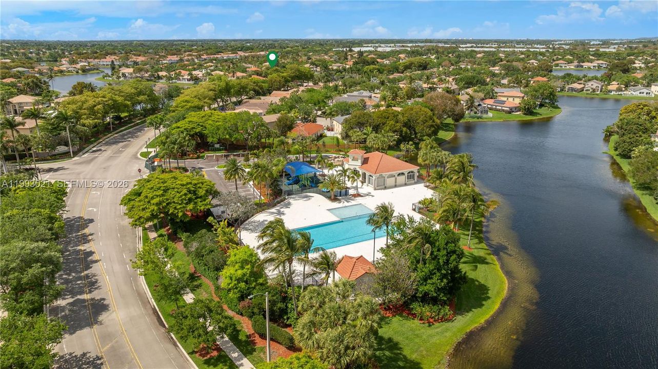 Activo con contrato: $970,000 (4 camas, 2 baños, 2541 Pies cuadrados)
