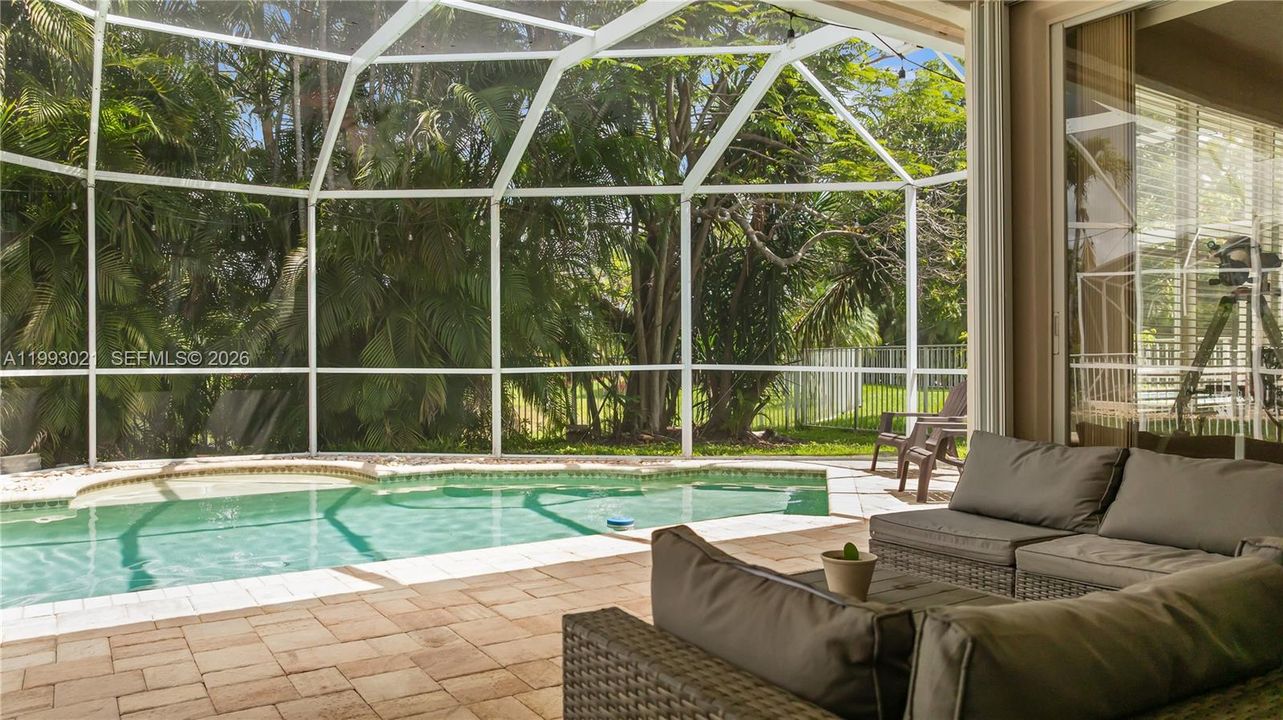 Activo con contrato: $970,000 (4 camas, 2 baños, 2541 Pies cuadrados)