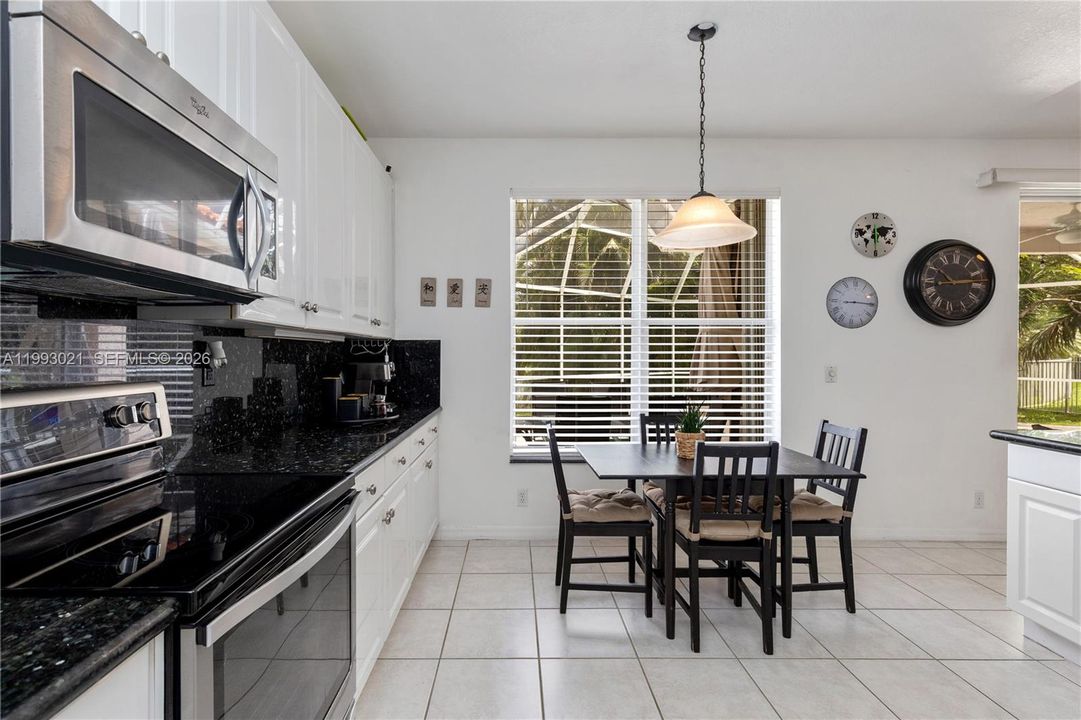 Activo con contrato: $970,000 (4 camas, 2 baños, 2541 Pies cuadrados)