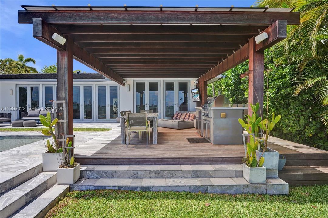 For Sale: $8,995,000 (4 beds, 4 baths, 4225 Square Feet)