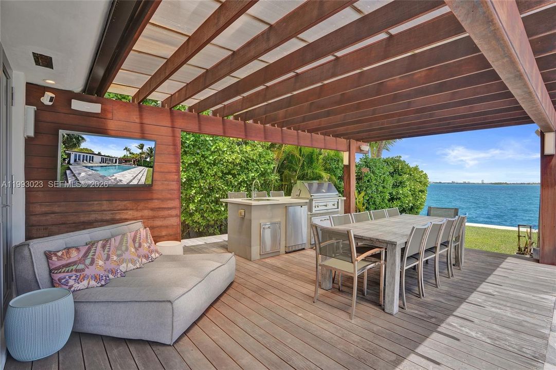 For Sale: $8,995,000 (4 beds, 4 baths, 4225 Square Feet)