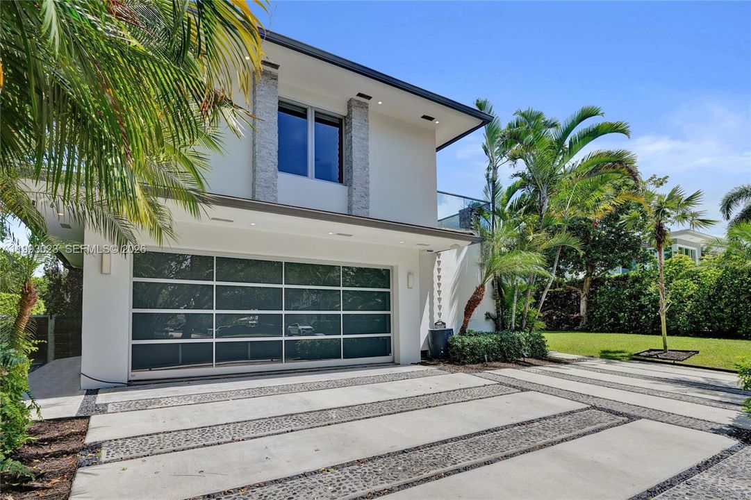 For Sale: $8,995,000 (4 beds, 4 baths, 4225 Square Feet)
