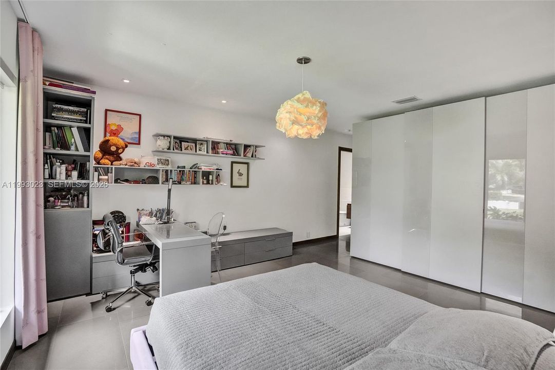 For Sale: $8,995,000 (4 beds, 4 baths, 4225 Square Feet)