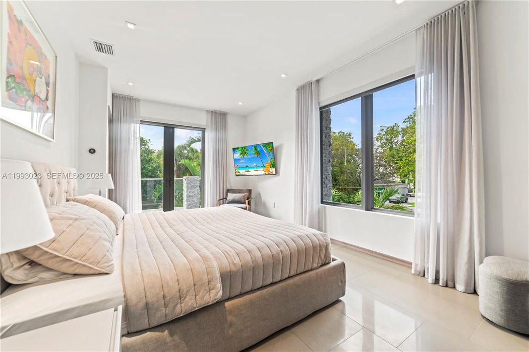 For Sale: $8,995,000 (4 beds, 4 baths, 4225 Square Feet)