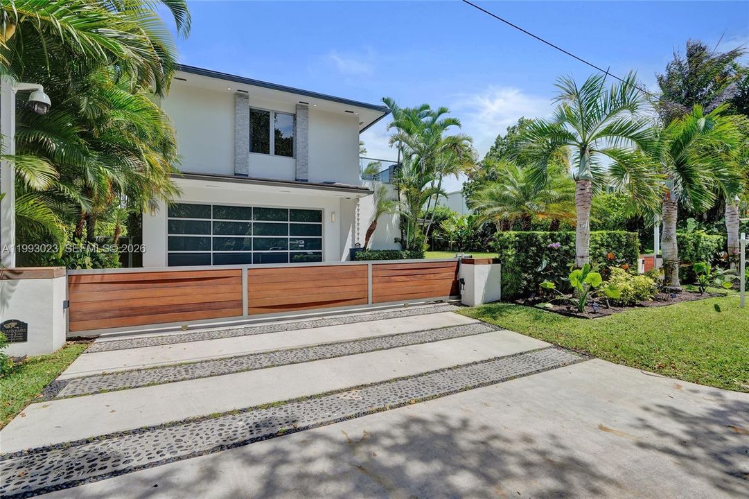 For Sale: $8,995,000 (4 beds, 4 baths, 4225 Square Feet)