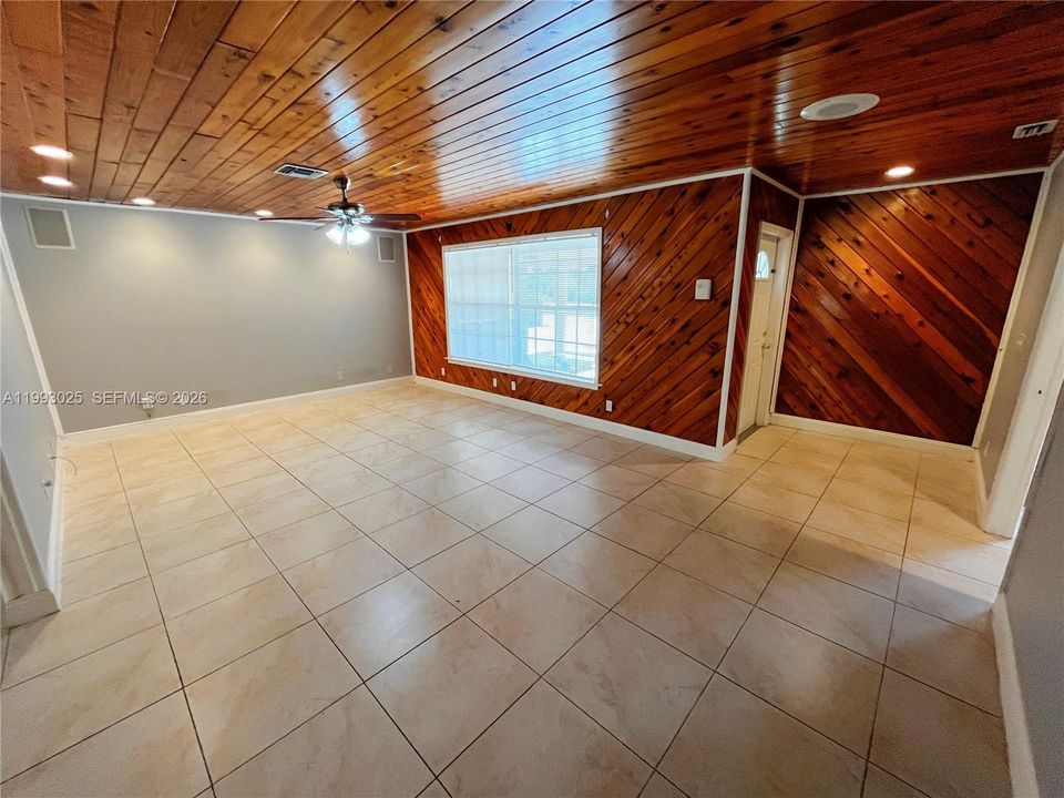 Active With Contract: $475,000 (3 beds, 3 baths, 2079 Square Feet)