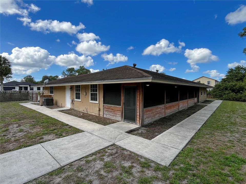 Active With Contract: $475,000 (3 beds, 3 baths, 2079 Square Feet)