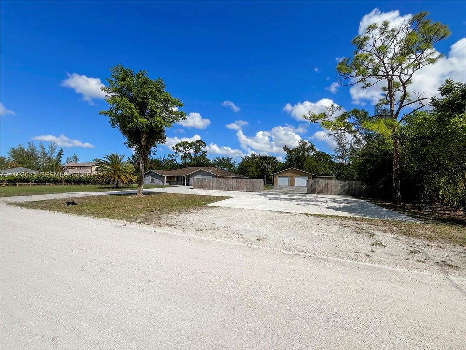 Active With Contract: $475,000 (3 beds, 3 baths, 2079 Square Feet)