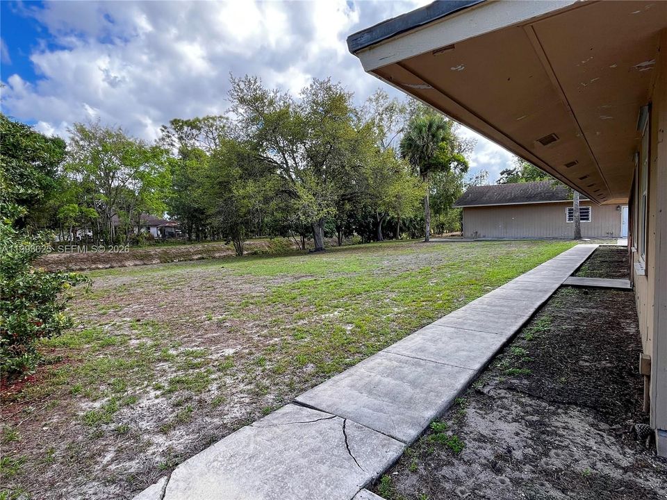 Active With Contract: $475,000 (3 beds, 3 baths, 2079 Square Feet)