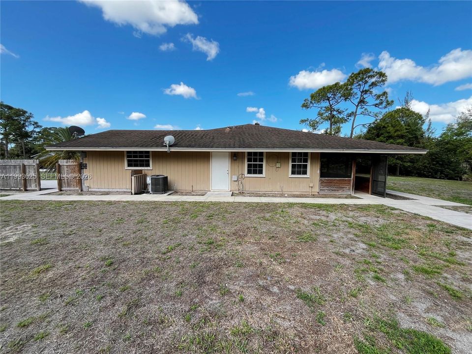 Active With Contract: $475,000 (3 beds, 3 baths, 2079 Square Feet)