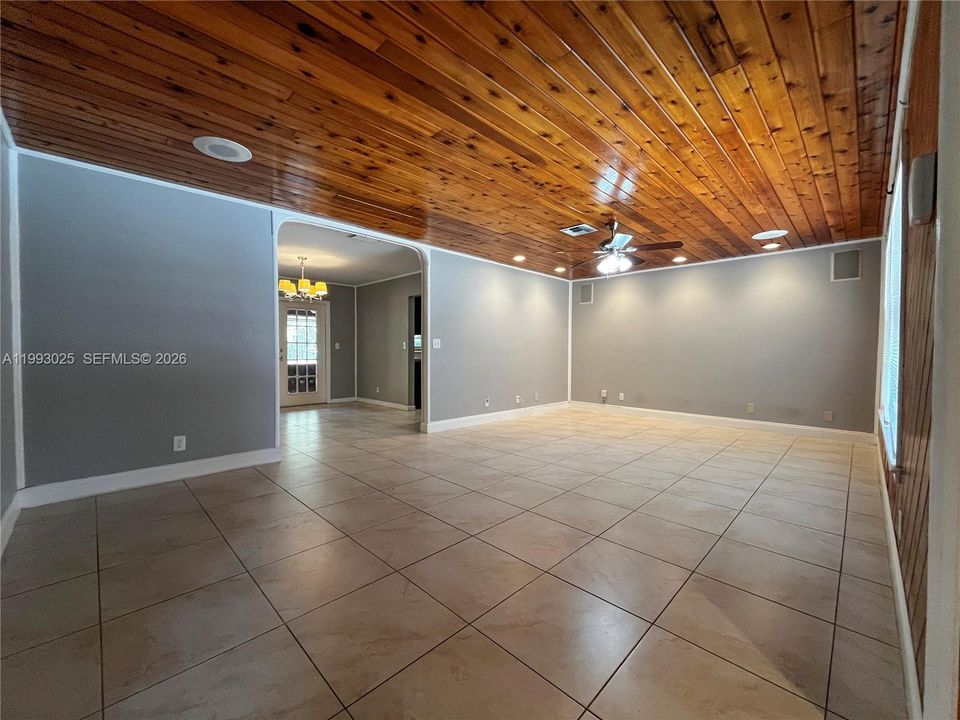 Active With Contract: $475,000 (3 beds, 3 baths, 2079 Square Feet)