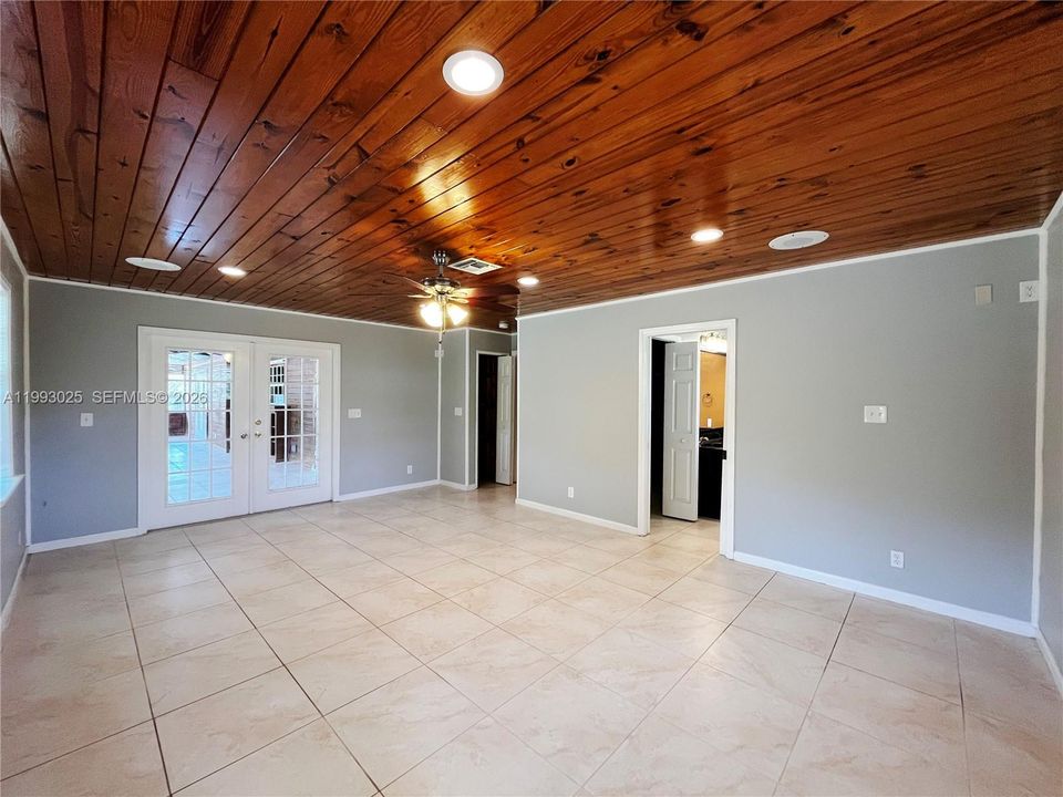 Active With Contract: $475,000 (3 beds, 3 baths, 2079 Square Feet)