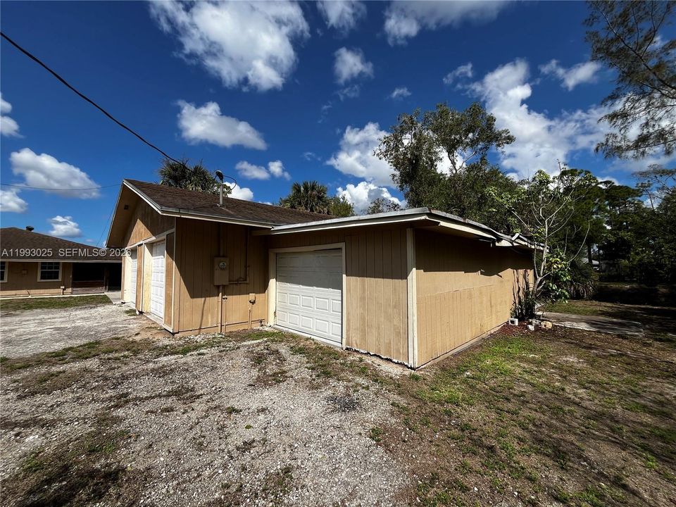 Active With Contract: $475,000 (3 beds, 3 baths, 2079 Square Feet)