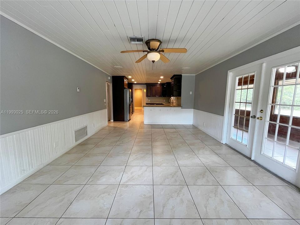 Active With Contract: $475,000 (3 beds, 3 baths, 2079 Square Feet)