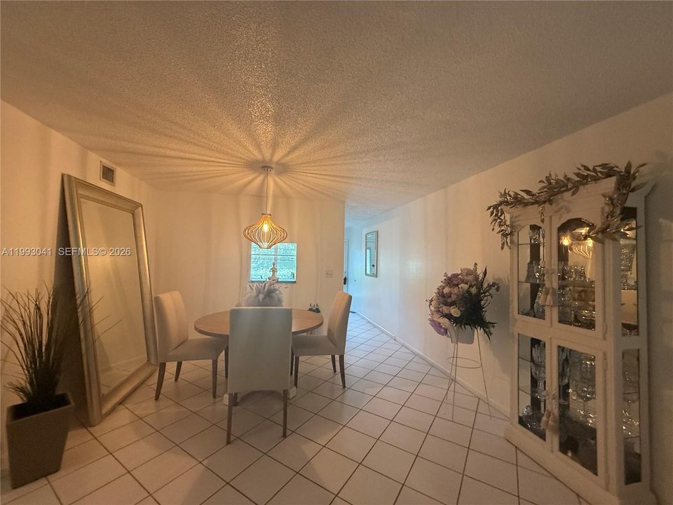 For Sale: $179,999 (2 beds, 2 baths, 1156 Square Feet)