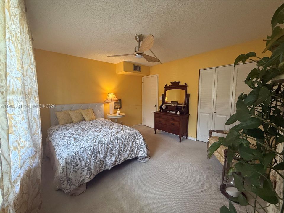 For Sale: $179,999 (2 beds, 2 baths, 1156 Square Feet)