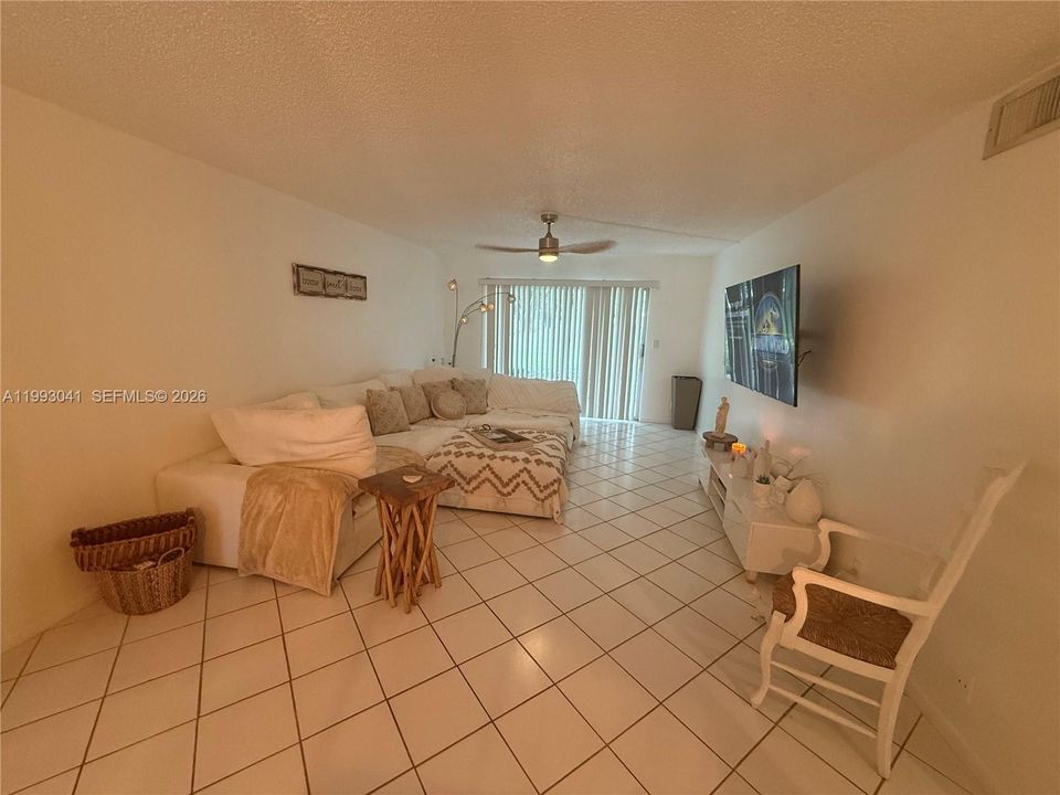 For Sale: $179,999 (2 beds, 2 baths, 1156 Square Feet)