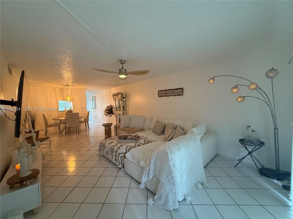 For Sale: $179,999 (2 beds, 2 baths, 1156 Square Feet)