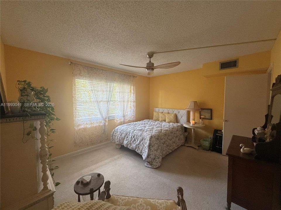 For Sale: $179,999 (2 beds, 2 baths, 1156 Square Feet)