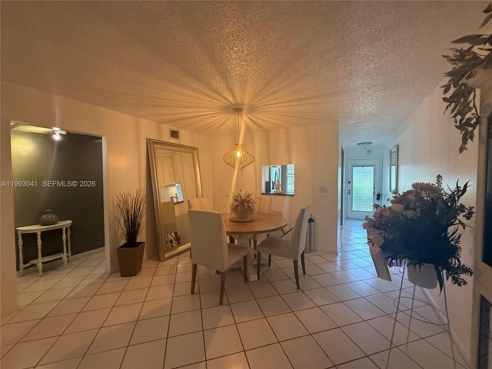 For Sale: $179,999 (2 beds, 2 baths, 1156 Square Feet)