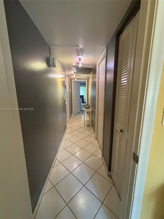 For Sale: $179,999 (2 beds, 2 baths, 1156 Square Feet)