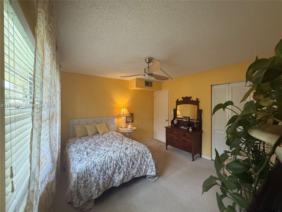 For Sale: $179,999 (2 beds, 2 baths, 1156 Square Feet)