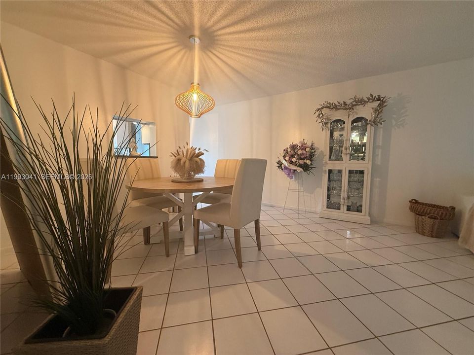 For Sale: $179,999 (2 beds, 2 baths, 1156 Square Feet)